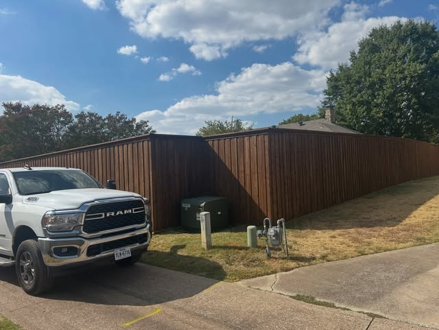 320ft of 8ft privacy fence
